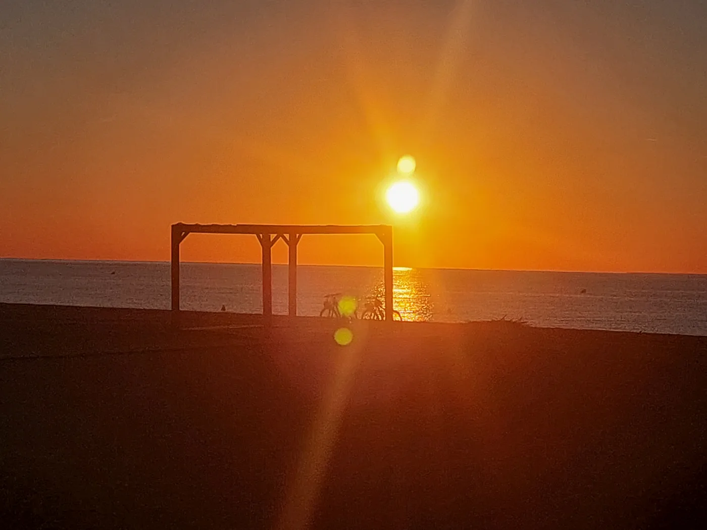 Sortida del sol davant del mar en una fotografia compartida per Rem Premià