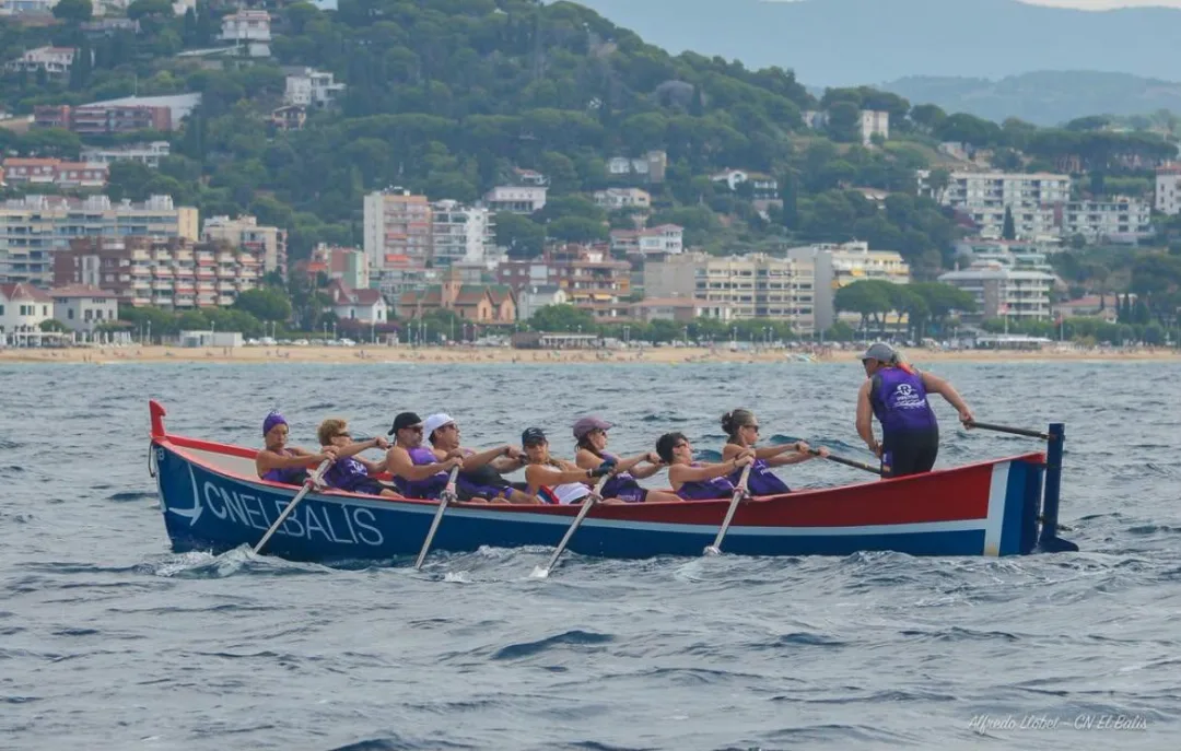 Les Charlies competint a la Regata de les 3 Viles